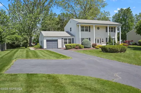 5 Stratford Dr, Manalapan, NJ 07726