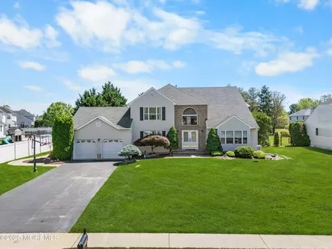 6 Fred Jahn Dr, Freehold, NJ 07728