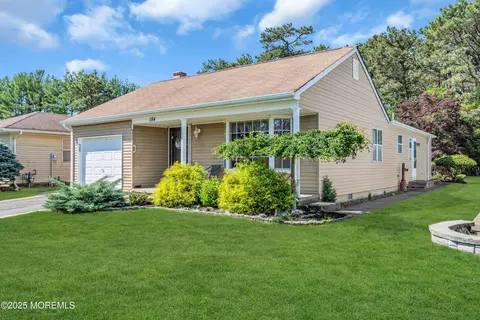 184 Pulaski Blvd, Toms River, NJ 08757