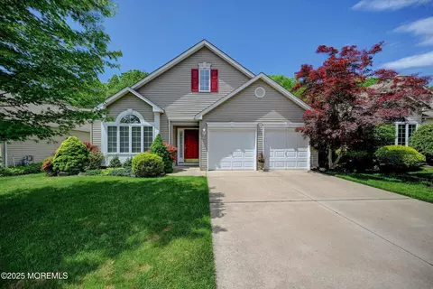 6 Shadow Creek Ct, Jackson, NJ 08527