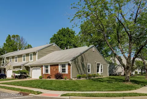 90 Oak Ln, Eatontown, NJ 07724