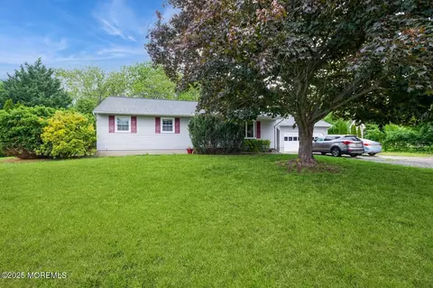 668 Clifton Ave, Toms River, NJ 08753