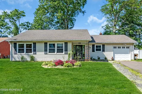 35 Tara Lin Dr, Hazlet, NJ 07730