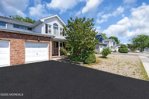 14 Emerald Dr #B, Barnegat, NJ 08005