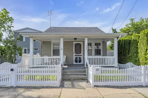 742 Leroy Pl, Lake Como, NJ 07719