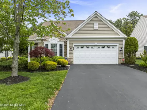 8 Chalfont Ln, Manchester, NJ 08759