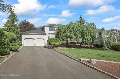 14 Country Oaks Dr, Manalapan, NJ 07726