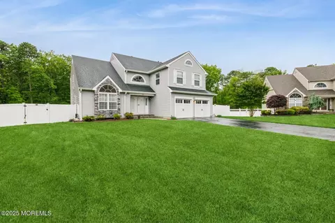 30 Thousand Oaks Ter, Howell, NJ 07731