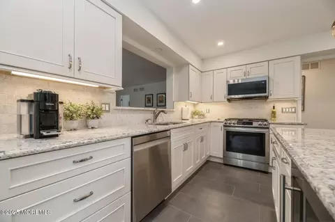 30 Thousand Oaks Ter, Howell, NJ 07731 photo 8