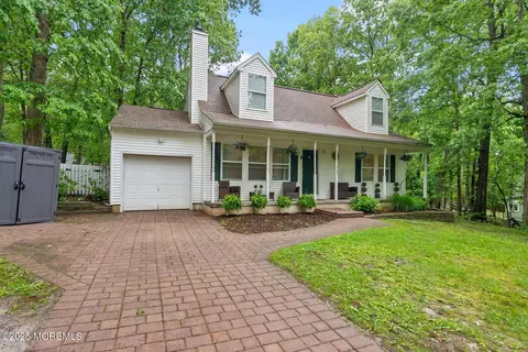 35 Oakland Dr, Jackson, NJ 08527
