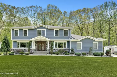 25 Briar Hill Dr, Manalapan, NJ 07726