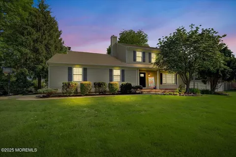 18 Vaughn Dr, Middletown, NJ 07748