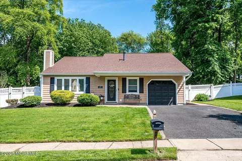 16 Rachele Ct, Old Bridge, NJ 08857