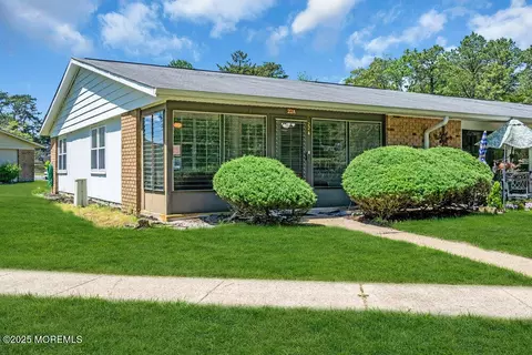 22 Yorkshire Ct # A, Manchester, NJ 08759