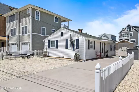 225 Rosewood Dr, Bayville, NJ 08721