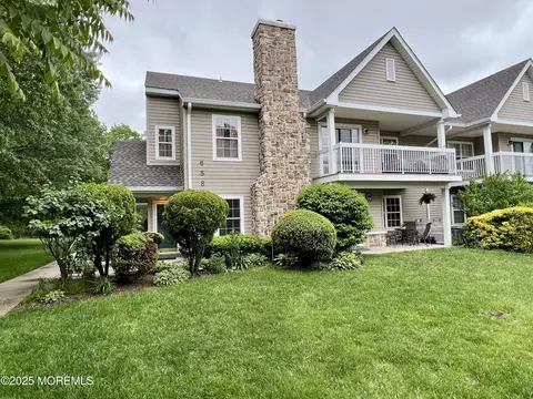 5 Lincoln Ct, Tinton Falls, NJ 07712
