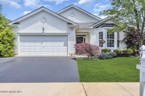 27 Cromwell Ln, Jackson, NJ 08527