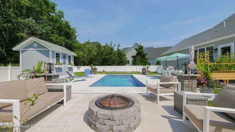 24 Woodview Ln, Cape May Court House, NJ 08210