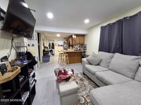 37 Beachway Ave, Keansburg, NJ 07734