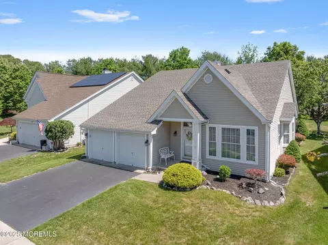 4 Forest Lake Ct, Barnegat, NJ 08005