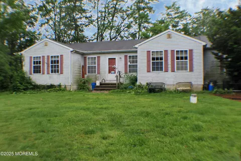 25 Norlaine Dr, Cookstown, NJ 08511