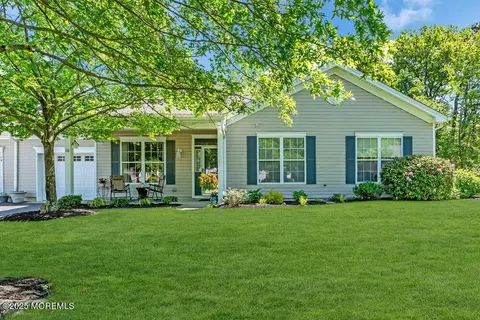 16 Morningside Ct, Lakewood, NJ 08701