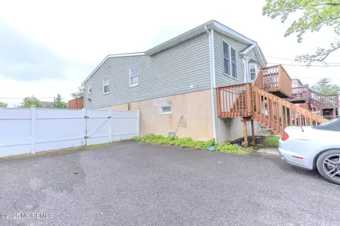 106 Campbell St, Union Beach, NJ 07735