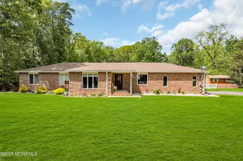 3 Stoney Brook Trl, Howell, NJ 07731