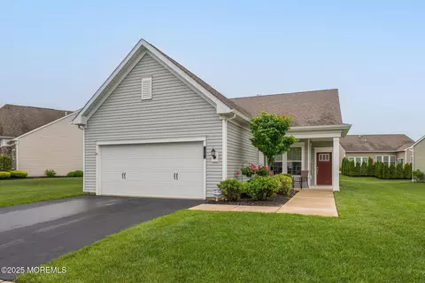 39 Addlestone Ln, Manchester, NJ 08759