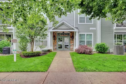 634 St Andrews Pl, Manalapan, NJ 07726