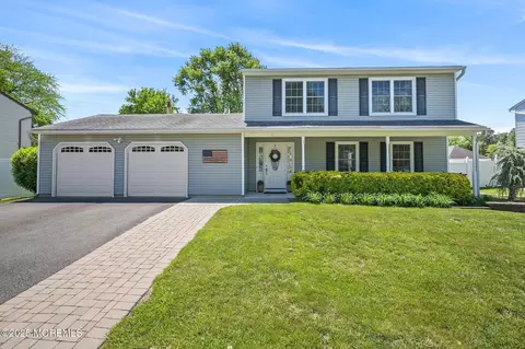 15 Peachstone Rd, Howell, NJ 07731