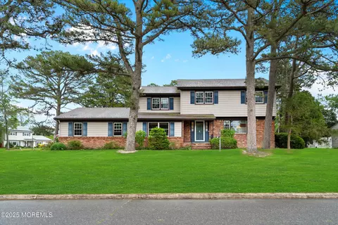 1 Hilltop Ct, Lanoka Harbor, NJ 08734