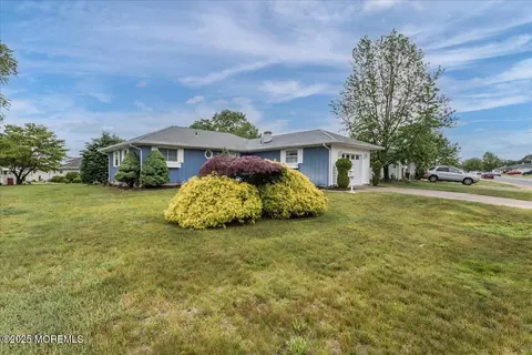25 Grenada St, Toms River, NJ 08757