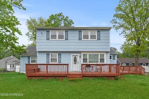 30 Woodland Dr, Howell, NJ 07731