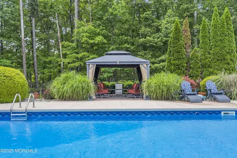 10 Jefferson Ct, Jackson, NJ 08527