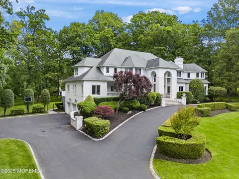 12 Round Hl, Holmdel, NJ 07733
