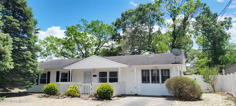 113 Lawrence Dr, Lanoka Harbor, NJ 08734