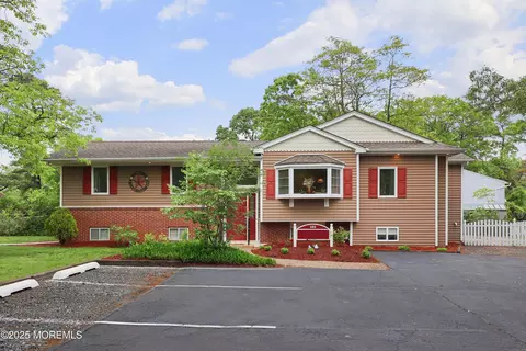 101 Chelsea Ave, Pine Beach, NJ 08741