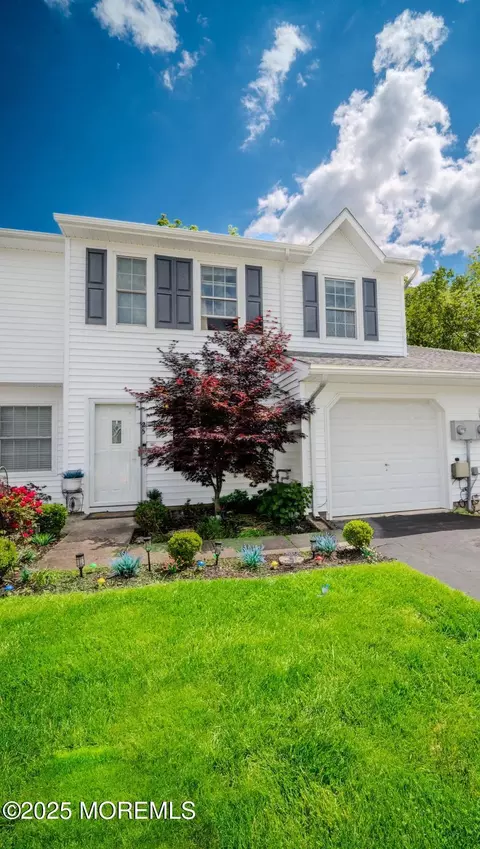 25 Atlantis Ter, Freehold, NJ 07728