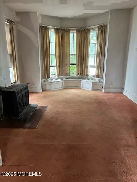 62 Washington St, Red Bank, NJ 07701