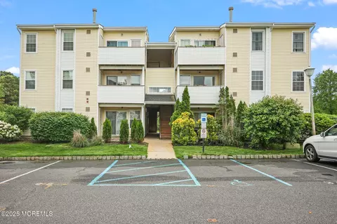 22 Basset Ct, Tinton Falls, NJ 07753