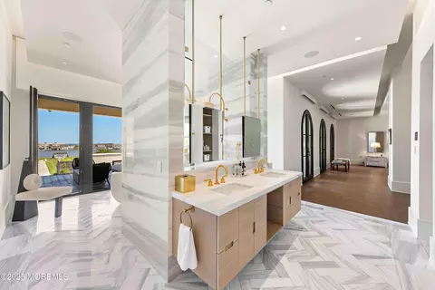 Bath - 27 N Ward Ave, Rumson, NJ 07760 photo 3 of 9