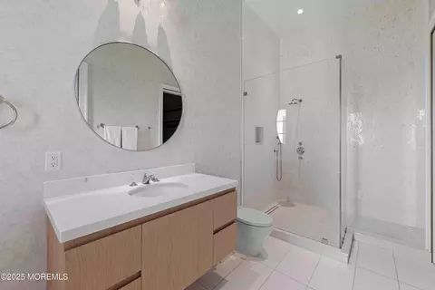 Bath - 27 N Ward Ave, Rumson, NJ 07760 photo 6 of 9