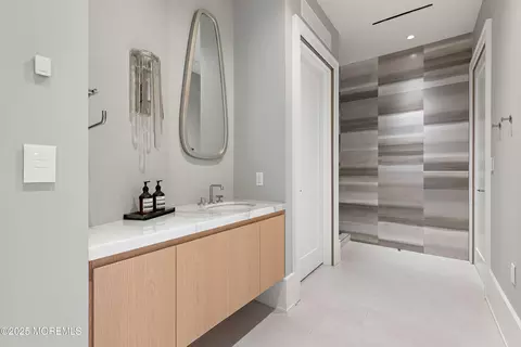 Bath - 27 N Ward Ave, Rumson, NJ 07760 photo 8 of 9