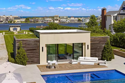 Exterior - 27 N Ward Ave, Rumson, NJ 07760 photo 11 of 16