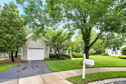 37 Violet Ct, Holmdel, NJ 07733