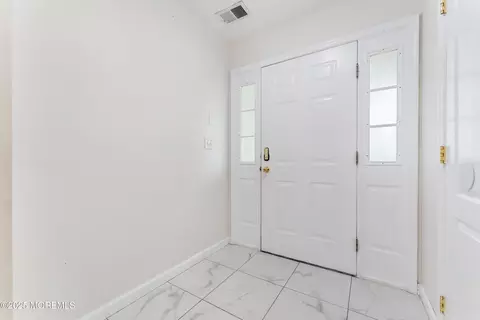 117 Liverpool Ct, Lakewood, NJ 08701