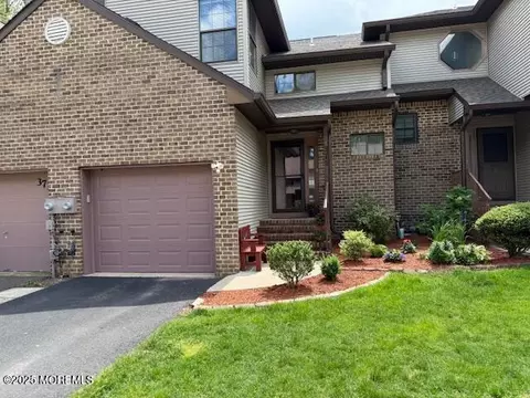 372 Oak Knoll Dr, Manalapan, NJ 07726