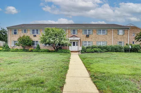 43 Manchester Ct #F, Freehold, NJ 07728