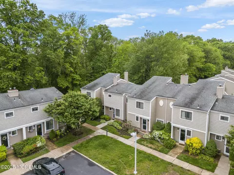 8 Fern Ct, Tinton Falls, NJ 07724